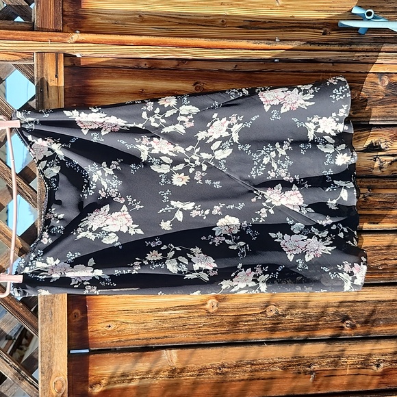 ⭐️Jessica Plus Black Floral Skirt - Picture 3 of 8